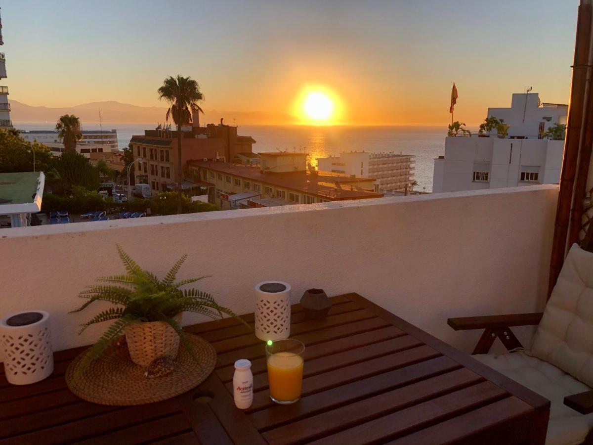 El Cortijuelo. Magnificent Triplex Terraced House With Rooftop Of 18M2, Overlooking The Sea. Parking Torremolinos Exteriör bild