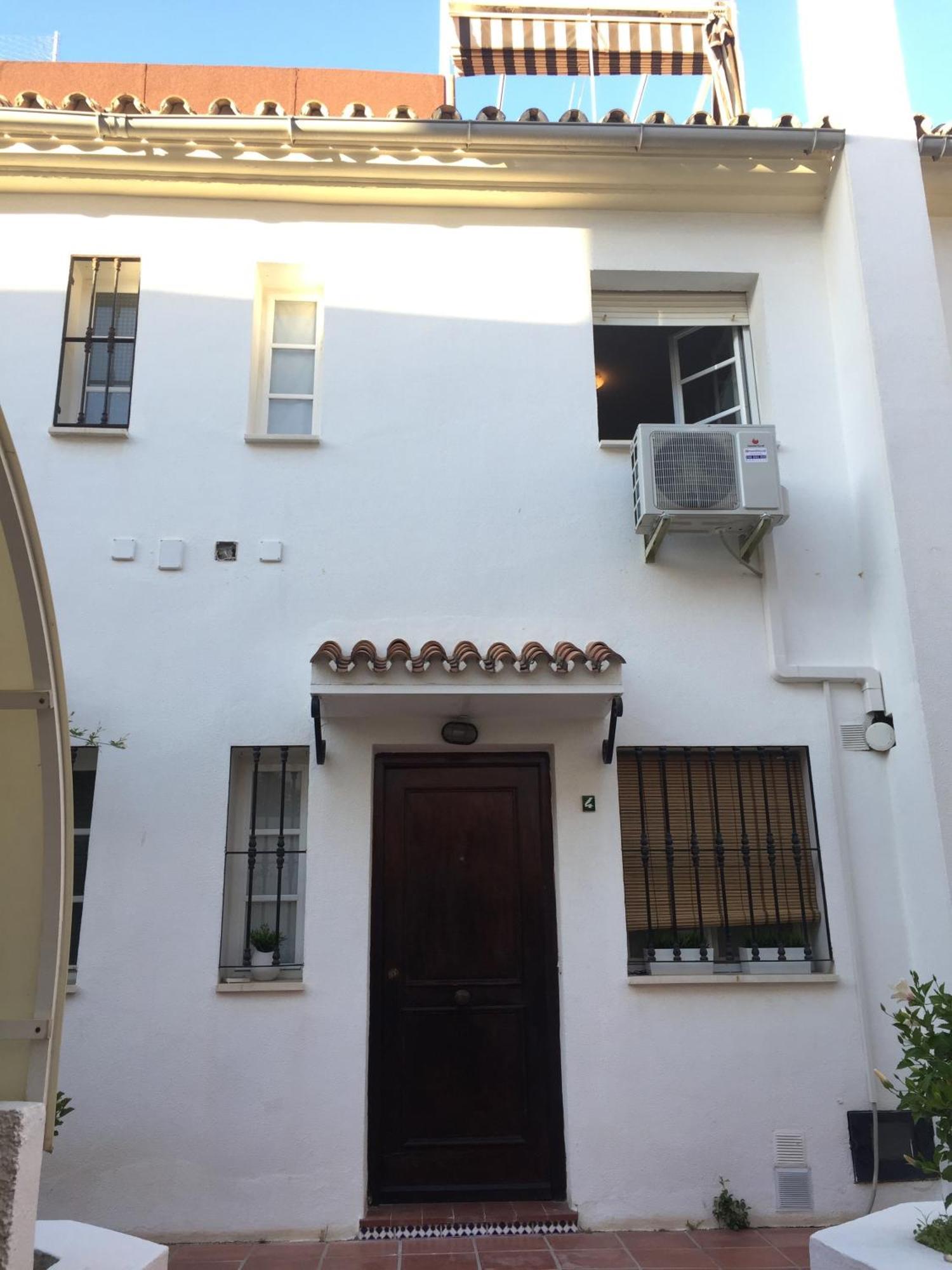 El Cortijuelo. Magnificent Triplex Terraced House With Rooftop Of 18M2, Overlooking The Sea. Parking Torremolinos Exteriör bild