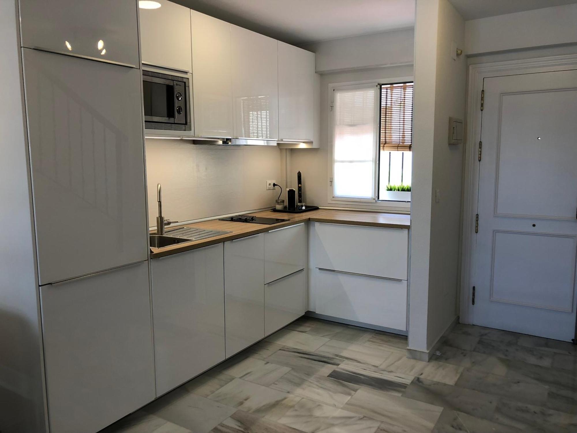 El Cortijuelo. Magnificent Triplex Terraced House With Rooftop Of 18M2, Overlooking The Sea. Parking Torremolinos Exteriör bild