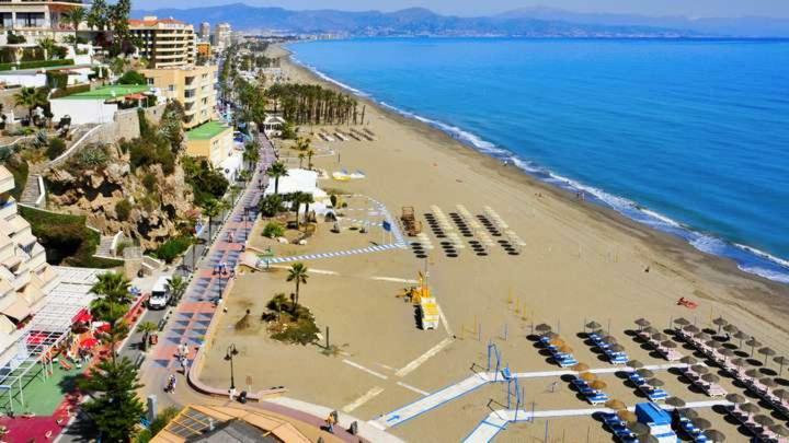 El Cortijuelo. Magnificent Triplex Terraced House With Rooftop Of 18M2, Overlooking The Sea. Parking Torremolinos Exteriör bild